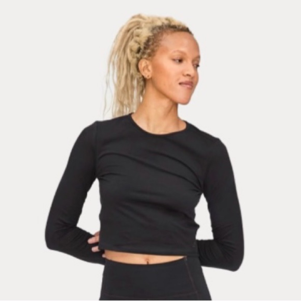 Girlfriend collective black re-set cropped long sleeve workout top